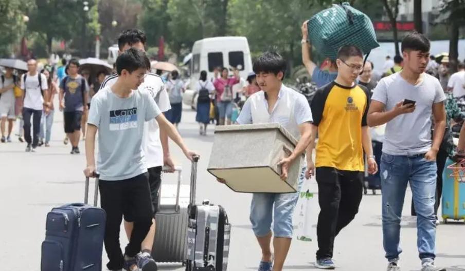 大学生户口迁入本地有什么好处,大学生迁入集体户的好处