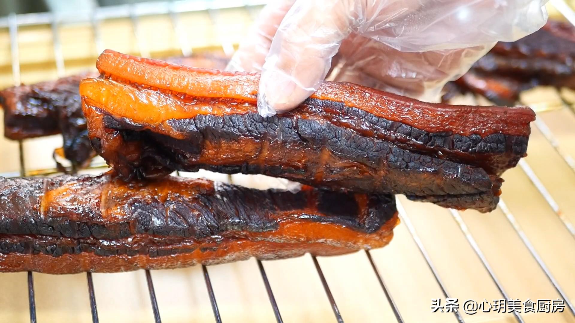 五花肉直接放水里煮一个小时,五花肉直接放酱油中泡2天