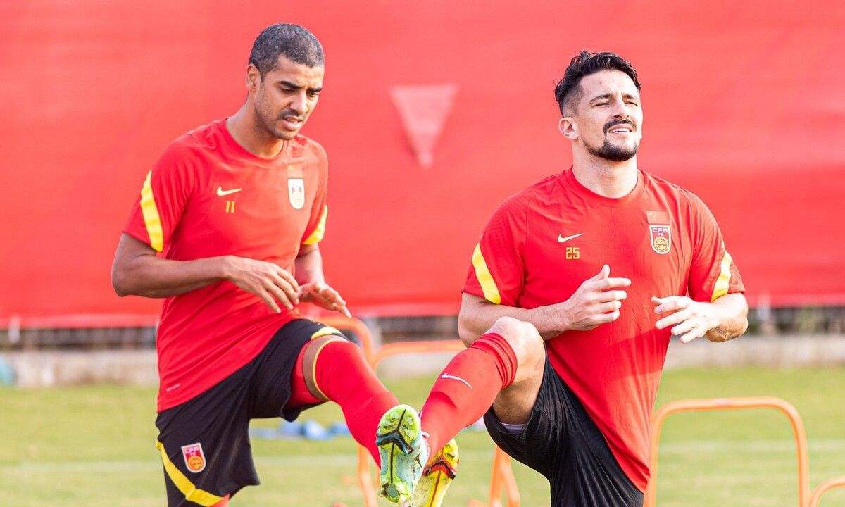 李霄鹏按照球迷要求排兵布阵董路,李霄鹏公开道歉