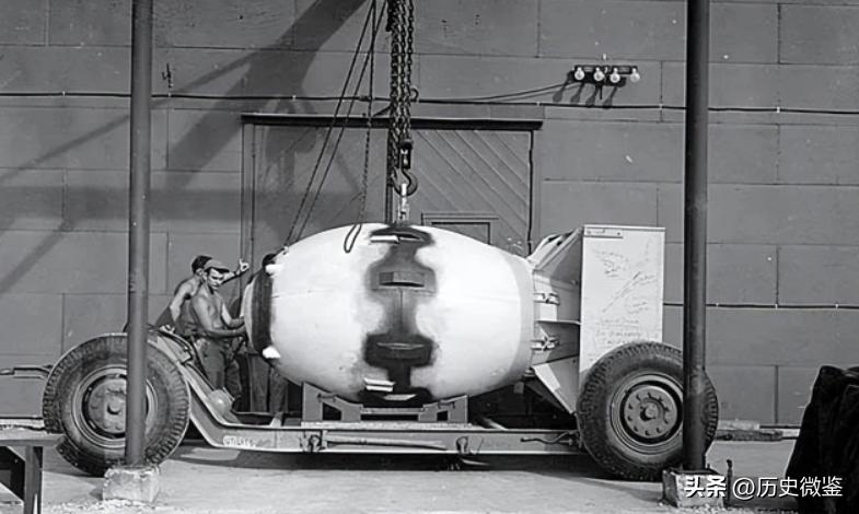 英国向日本投放了几颗原子弹,英国向美国发射24枚导弹吗