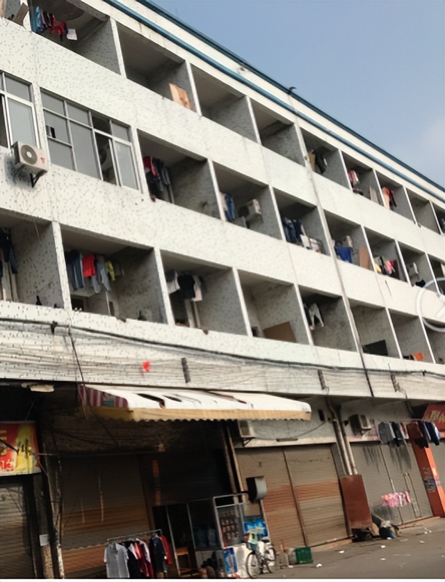 一审强奸罪刑事判决书,刑事一审轻罪辩护二审无罪