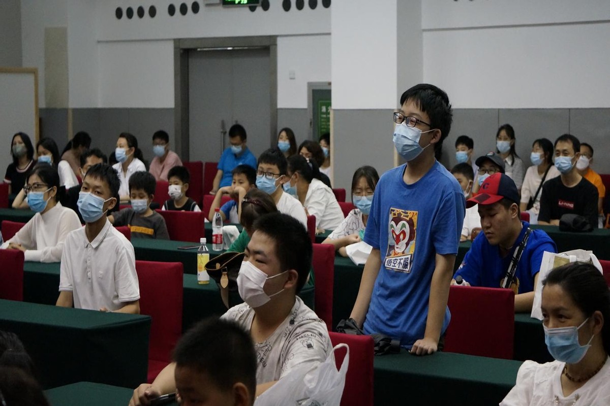 浜哄伐鏅鸿兘绉戞櫘鍩哄湴閮戝窞,涓浗閮戝窞浜哄伐鏅鸿兘澶т細鎴愬姛涓惧姙