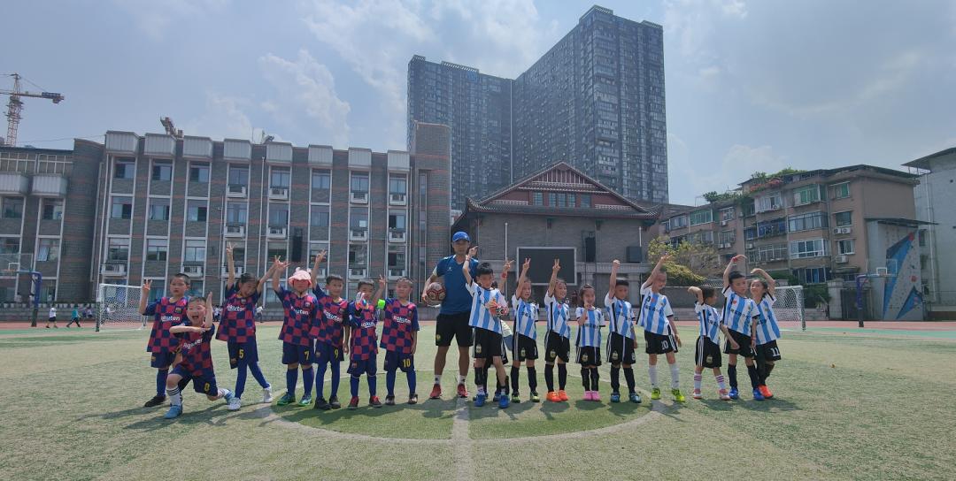 华阳实验小学|绿茵点亮少年梦，足球转动新未来