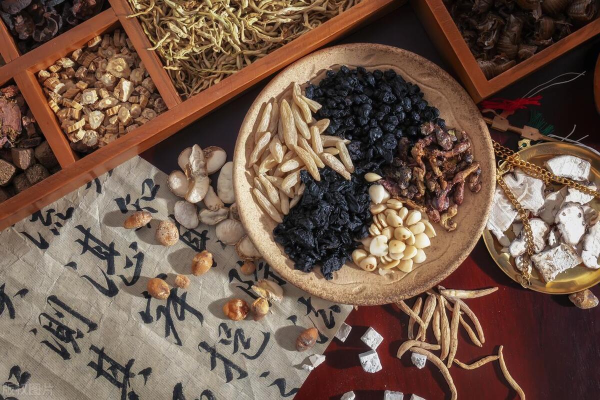 吃中药三个月后囊肿又变大,卵巢囊肿吃中药没小反而变大了