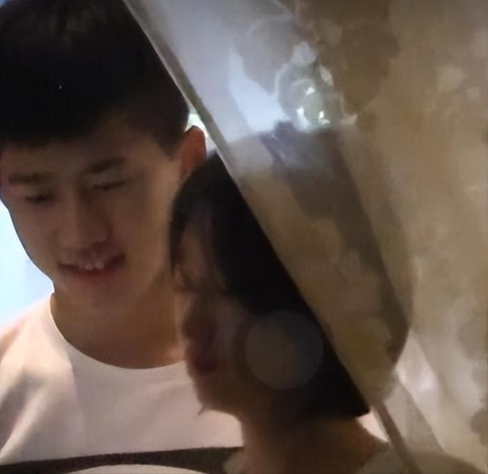 三金影后周冬雨明星评价,三金影后霸凌