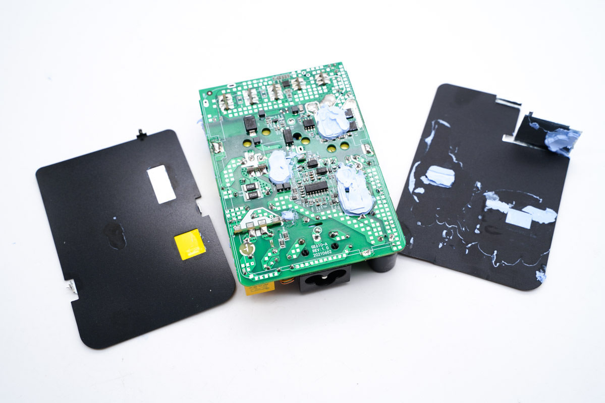 4C1A五个口，总功率达230W，华科生230W桌面充拆解