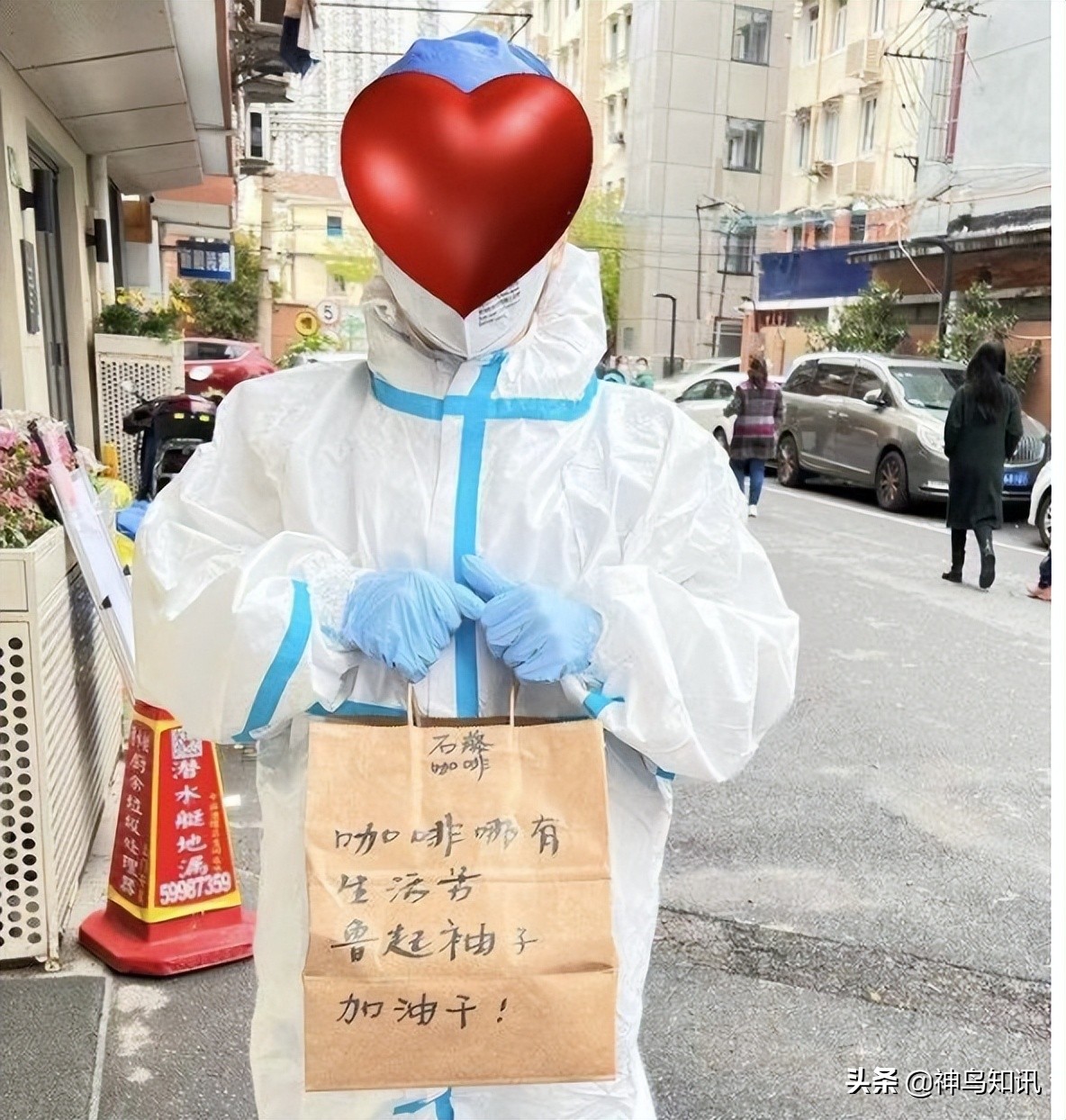 神鸟关注|感恩还是蹭流量?“萌娃”给“大白”跳舞致谢引争议