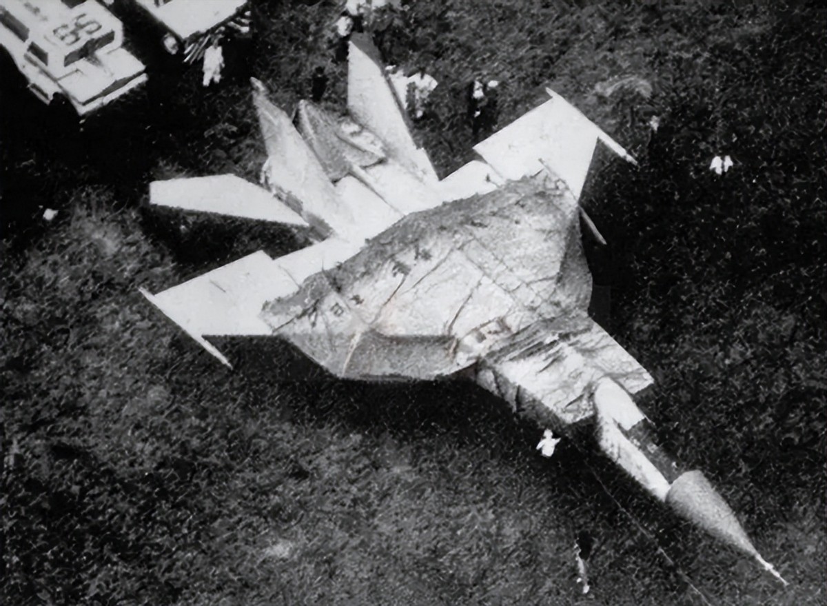 苏联飞行员驾机逃回祖国,苏联飞行员逃亡