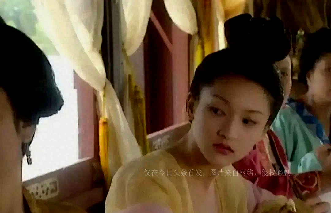 周迅又矮又瘦吗,周迅的实际身高多少