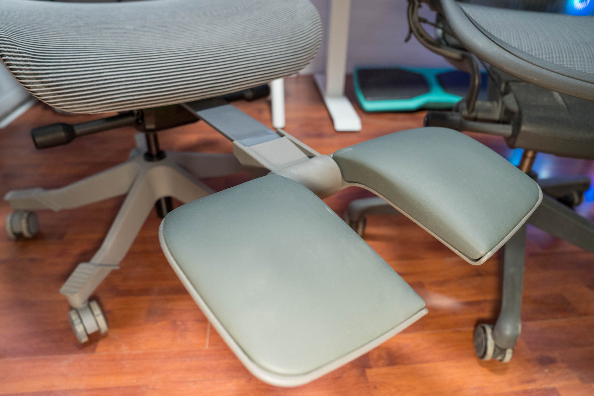 乱七八糟的电脑桌,笔记本电脑桌桌椅