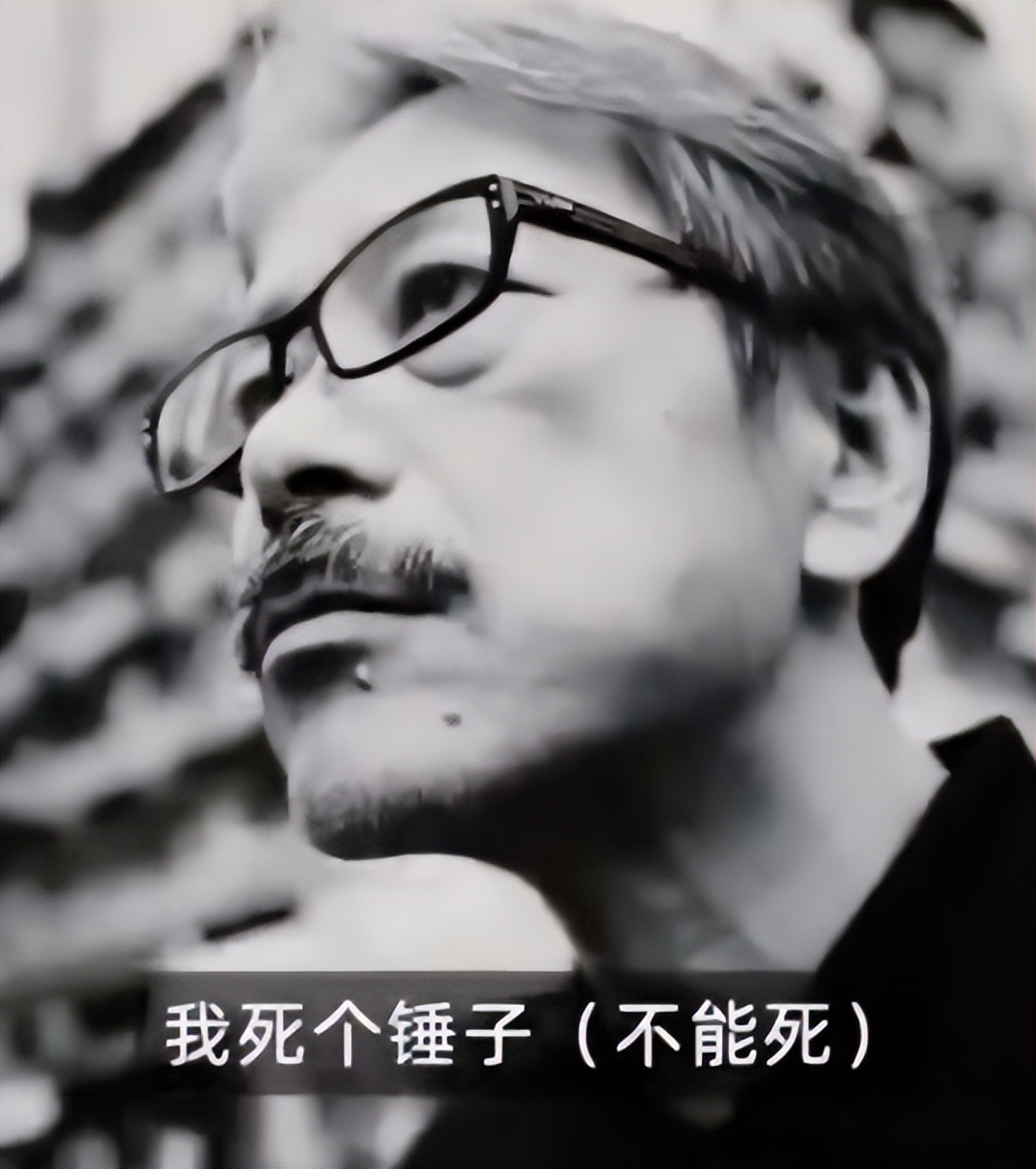 60岁老人直播还债1.2亿，曾是重庆富豪，雇5个保姆一条毛巾2000块