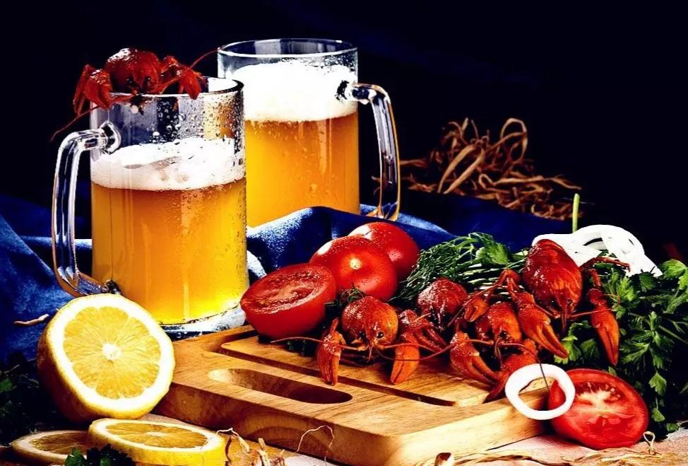 德国啤酒好还是日本啤酒好,德国啤酒与英国啤酒哪个好