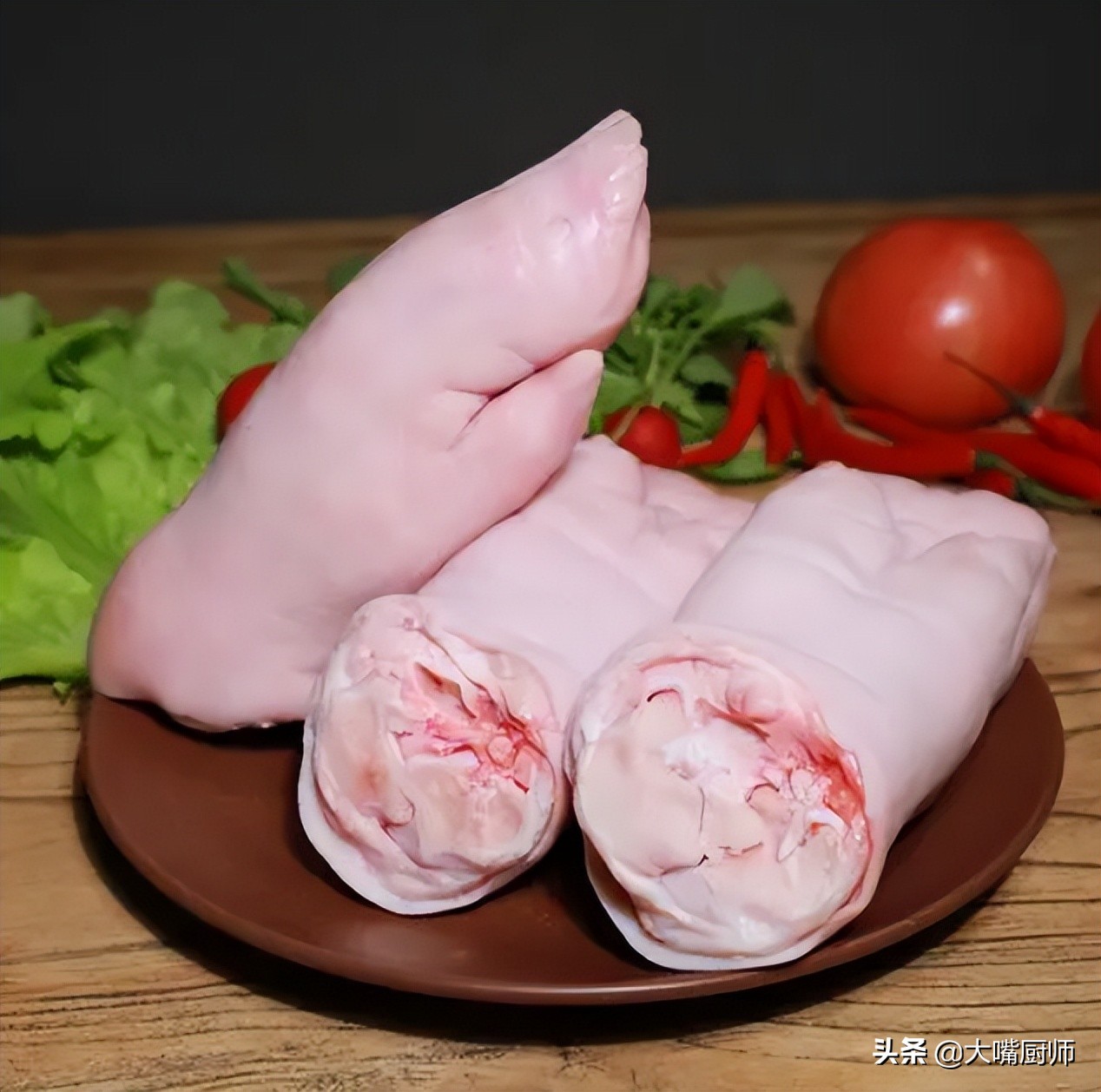 买猪蹄白色的好吗,猪蹄的挑选技巧