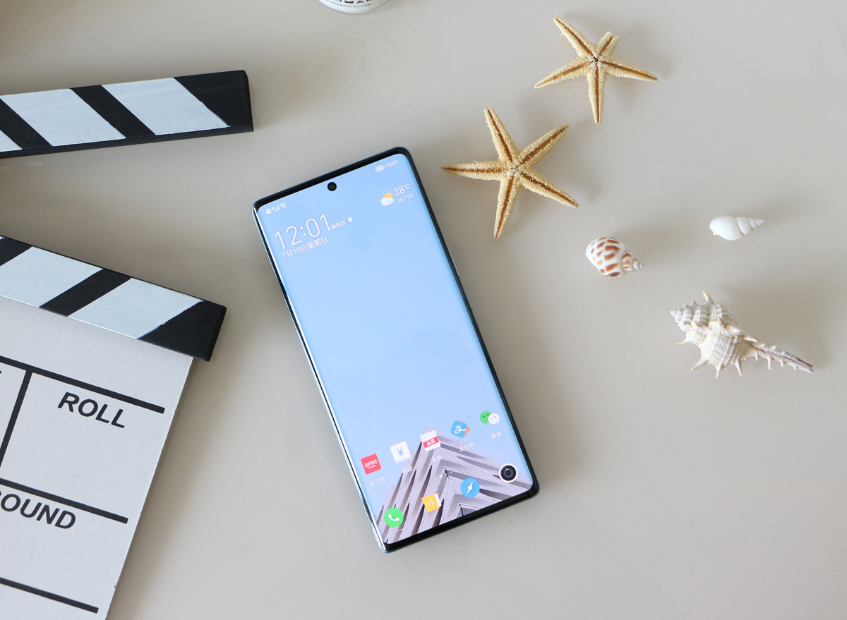 荣耀70评测：颜值才华兼备，旗舰IMX800要你好看，五星好“屏”