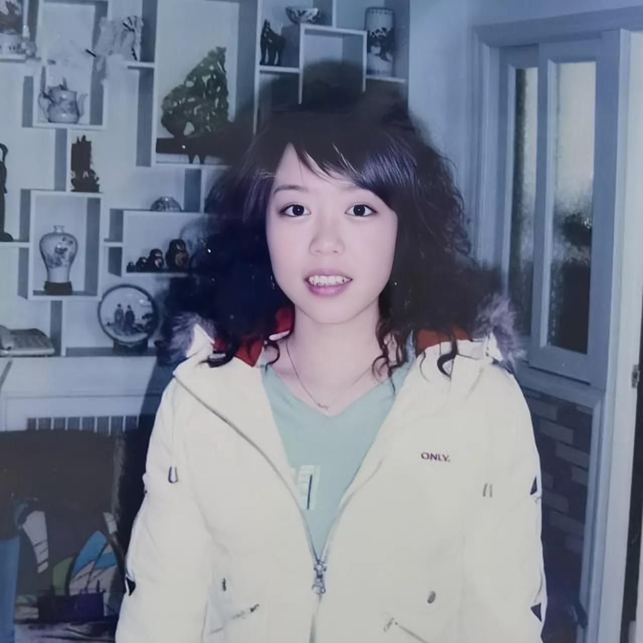 加拿大开挖掘机的女孩,在加拿大开挖掘机