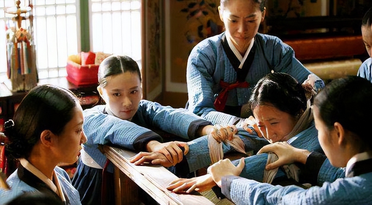 揭秘古代宫女真实生存状况：生如牲畜任人*躏蹂**，死后无葬身之地