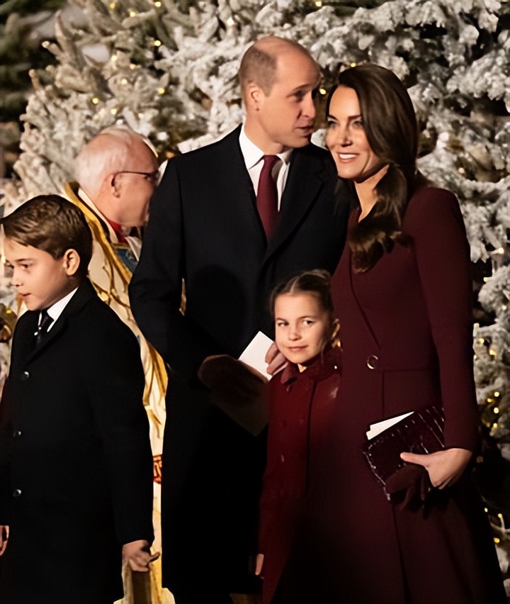 夏洛特小公主的大衣,夏洛特公主军绿色大衣