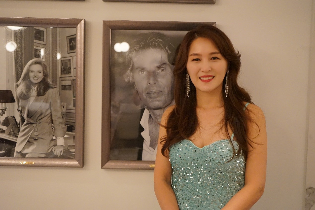 韩国实力艺人李艺英闪耀戛纳电影节，公开演出获好评不断