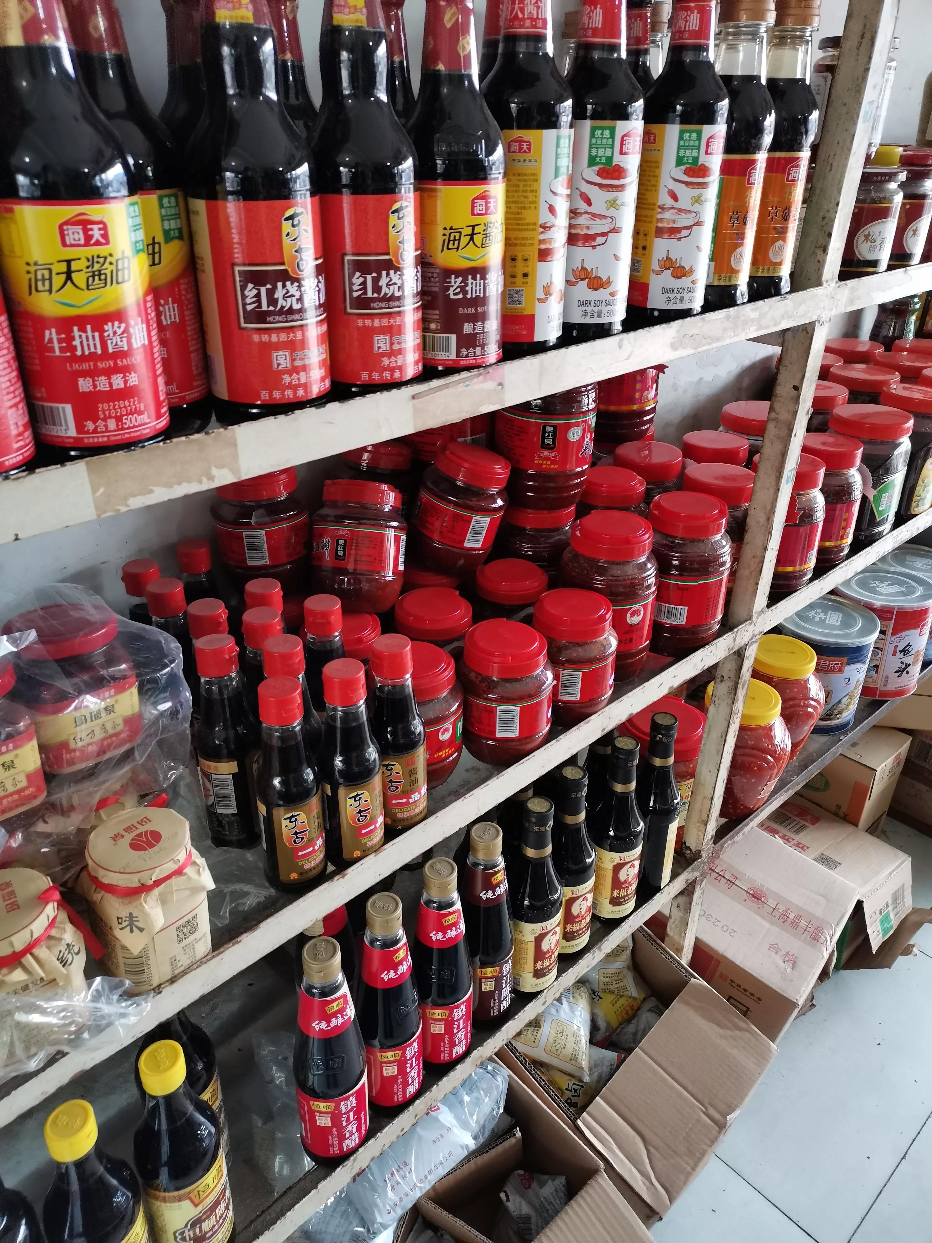 舒杨在无锡有两套产，一个南北货小店，谁知其中苦与累累。