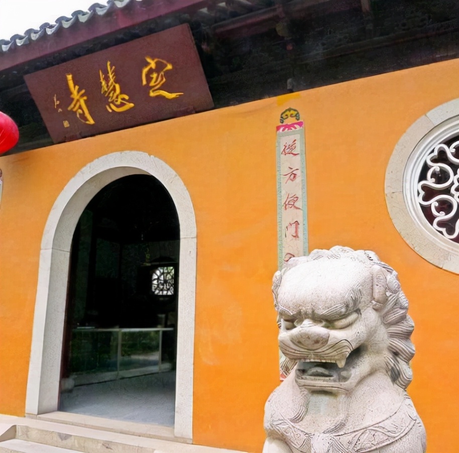 白天穿僧袍念经，晚上穿*袜丝**蹦迪：香港假尼姑如何能敛钱数千万？