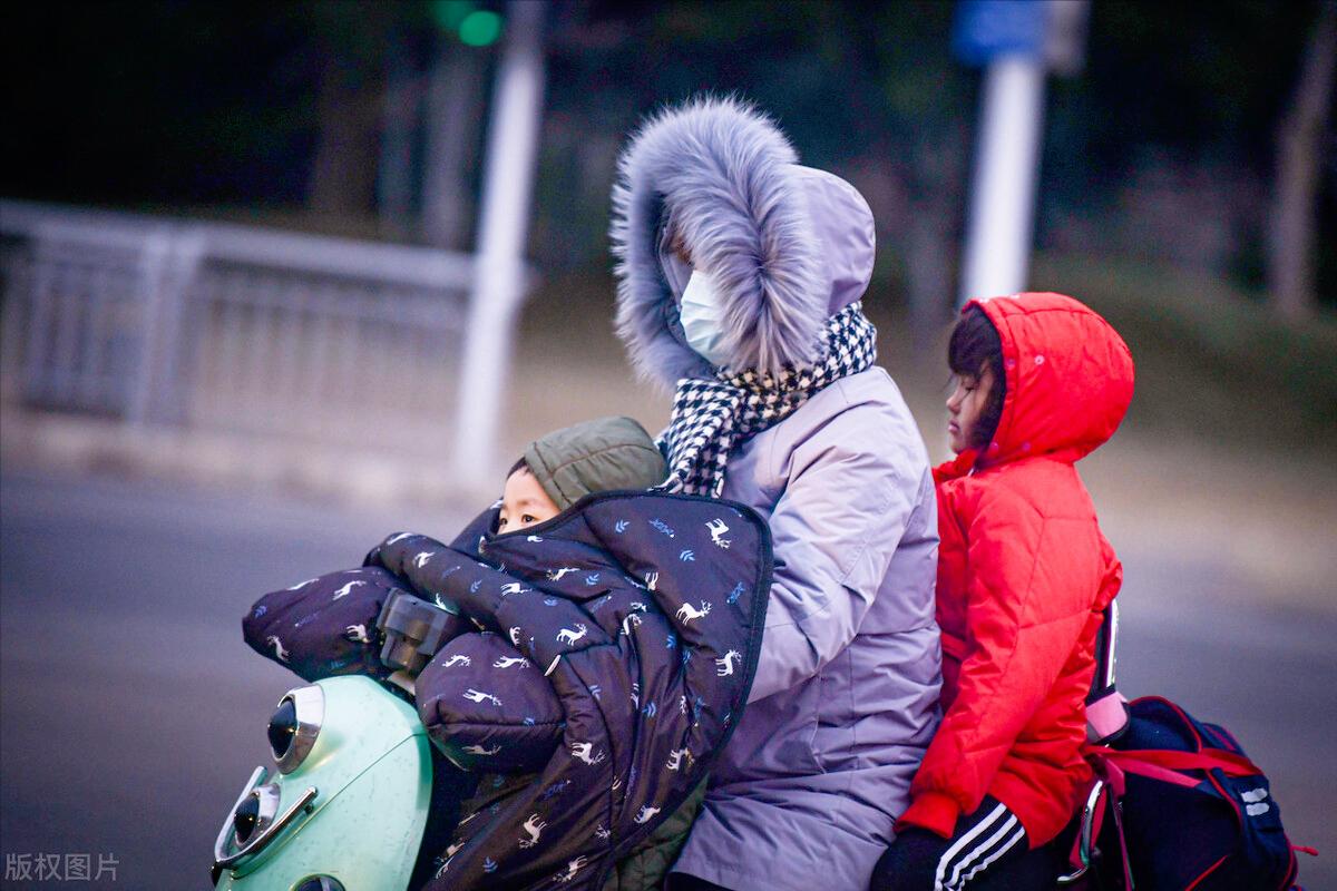 电动车带娃专用车,电动车接送孩子上学专用有棚