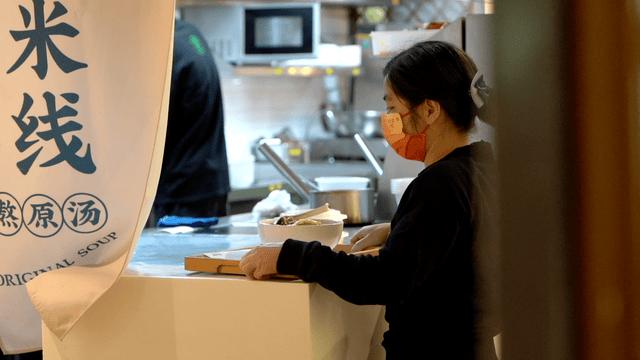 蒙自源过桥米线云南正宗第一名,云南蒙自第一碗米线