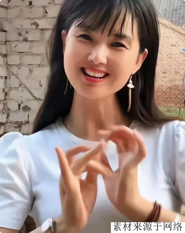 网红一笑倾城为何能成顶流,网红一笑倾城的视频