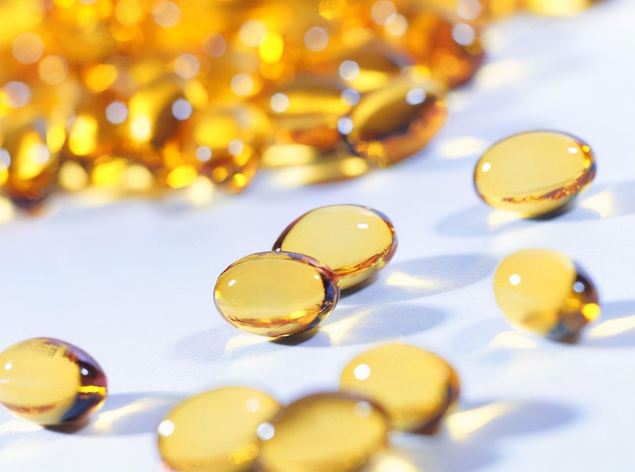 冬天皮肤干燥皮屑满天飞吃什么药,秋衣秋裤皮屑满天飞