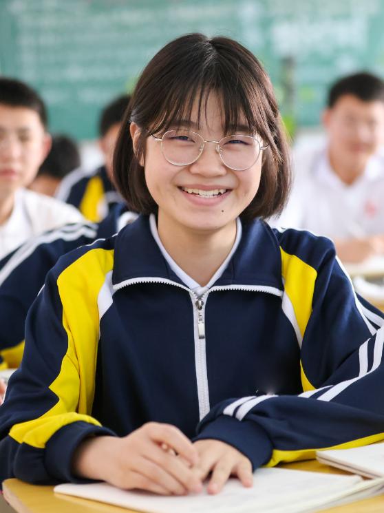 关爱从“头”开始，志臻老师化身“Tony”为学生暖心剪发