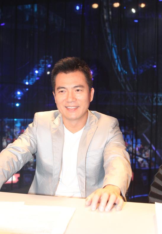 黄健翔离开央视后去哪了,黄健翔退出央视原因