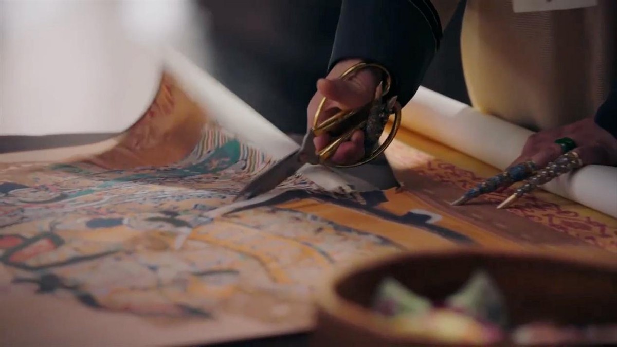 如懿传如懿断发后把画像烧了,如懿剪掉画像