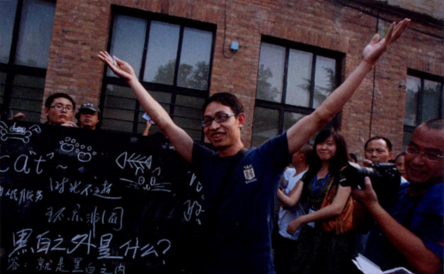 2008年汶川地震，丢下学生逃跑的北大才子范美忠，后来怎么样了？