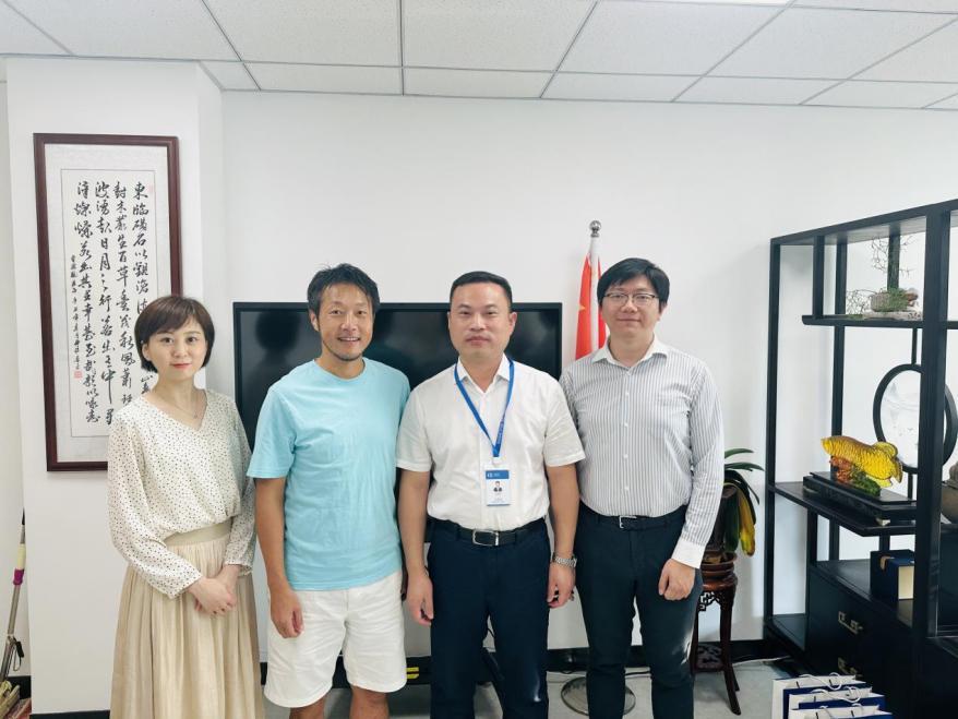 匠新、大宇宙等企业考察团一行走进青岛西海岸新区