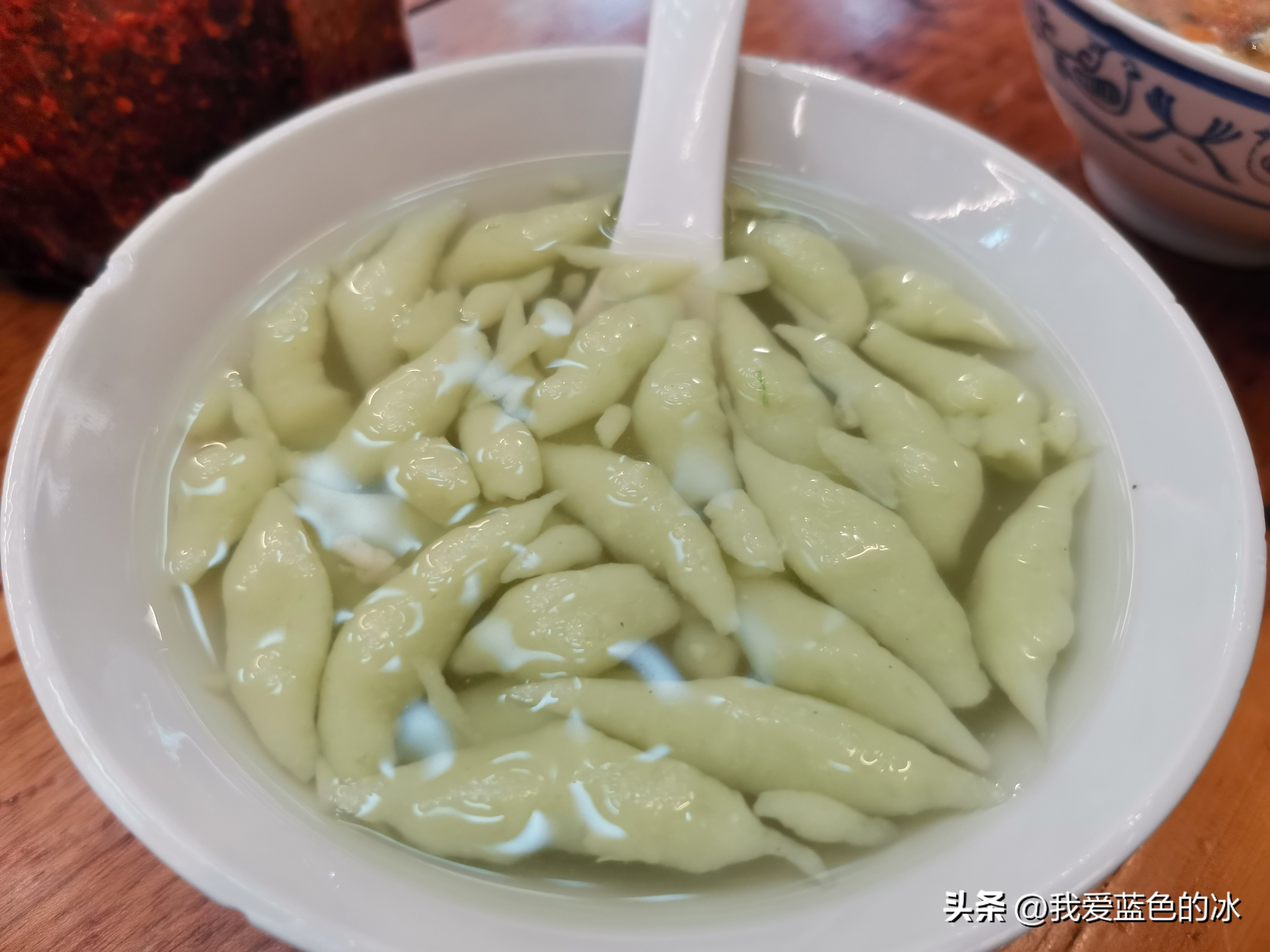 刘晓庆特色米豆腐,漫步在这个不起眼的小镇完整版