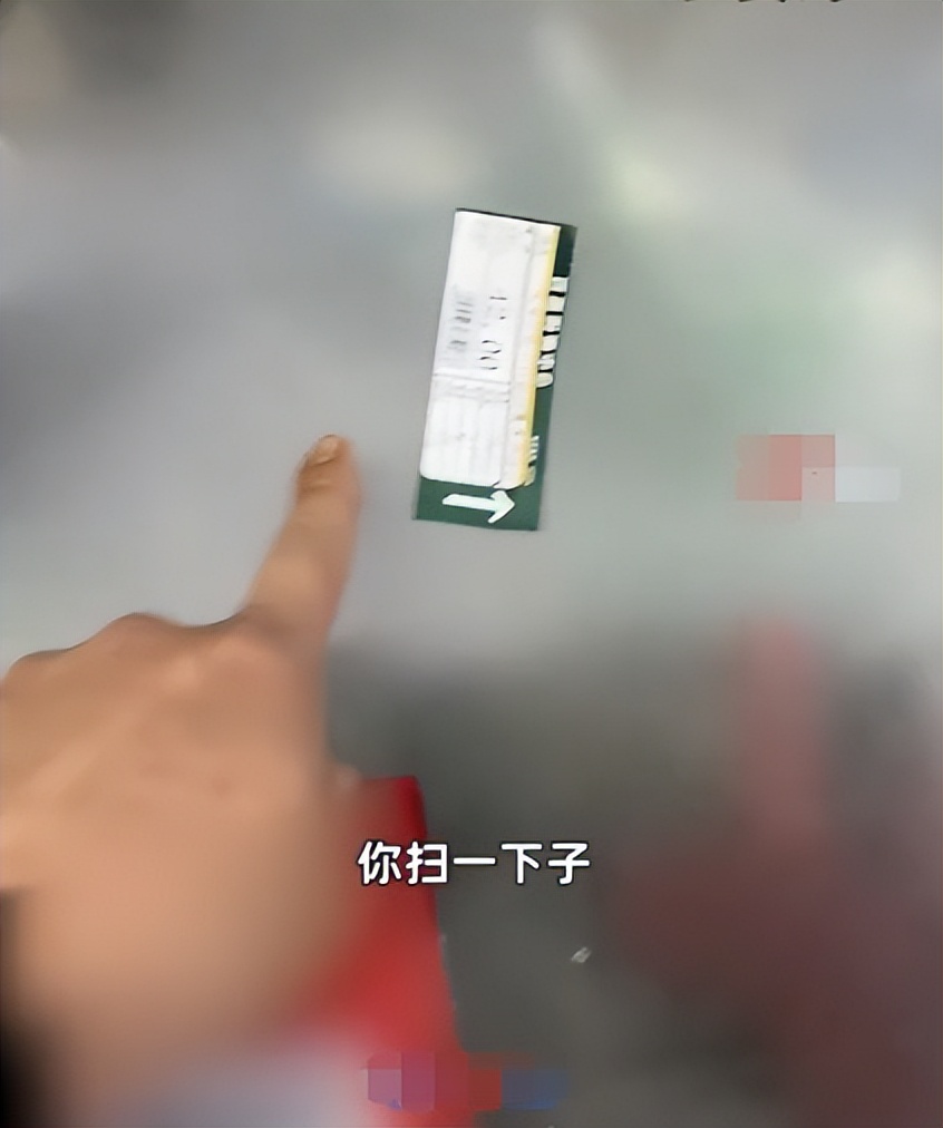 超市买42元的东西收费49元，收银员算三次三个价格，真的太离谱了