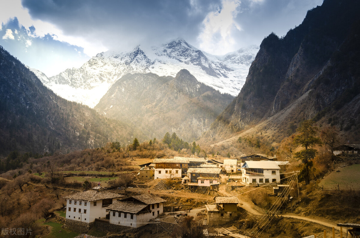 去云南旅游注意事项或建议有哪些,去云南旅游有哪些注意事项和要点