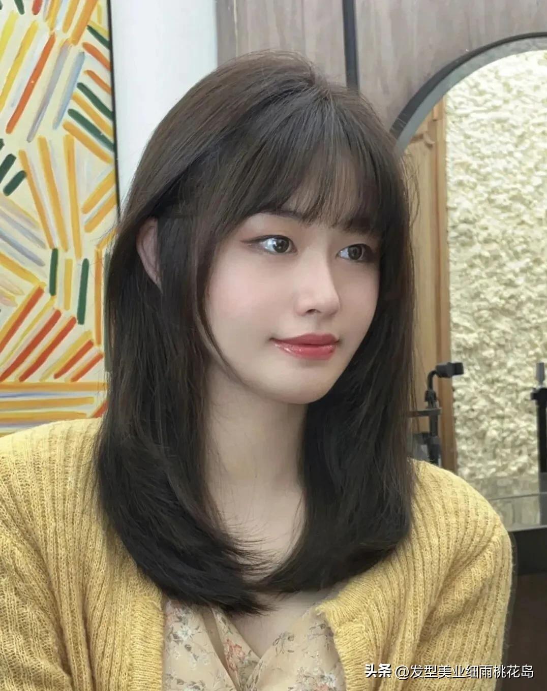 2023中长发型女最新减龄,女发型2023流行发型