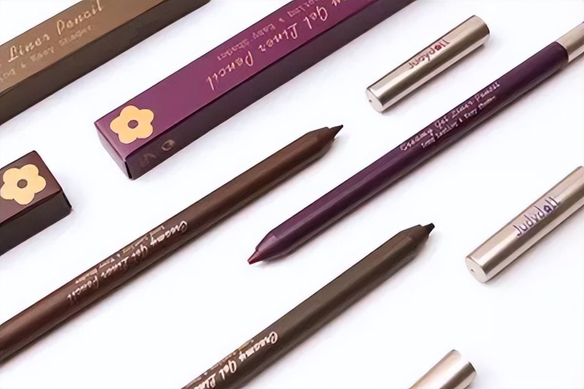 如何打扮自己又年轻又时尚,如何打扮自己才能吸引男性