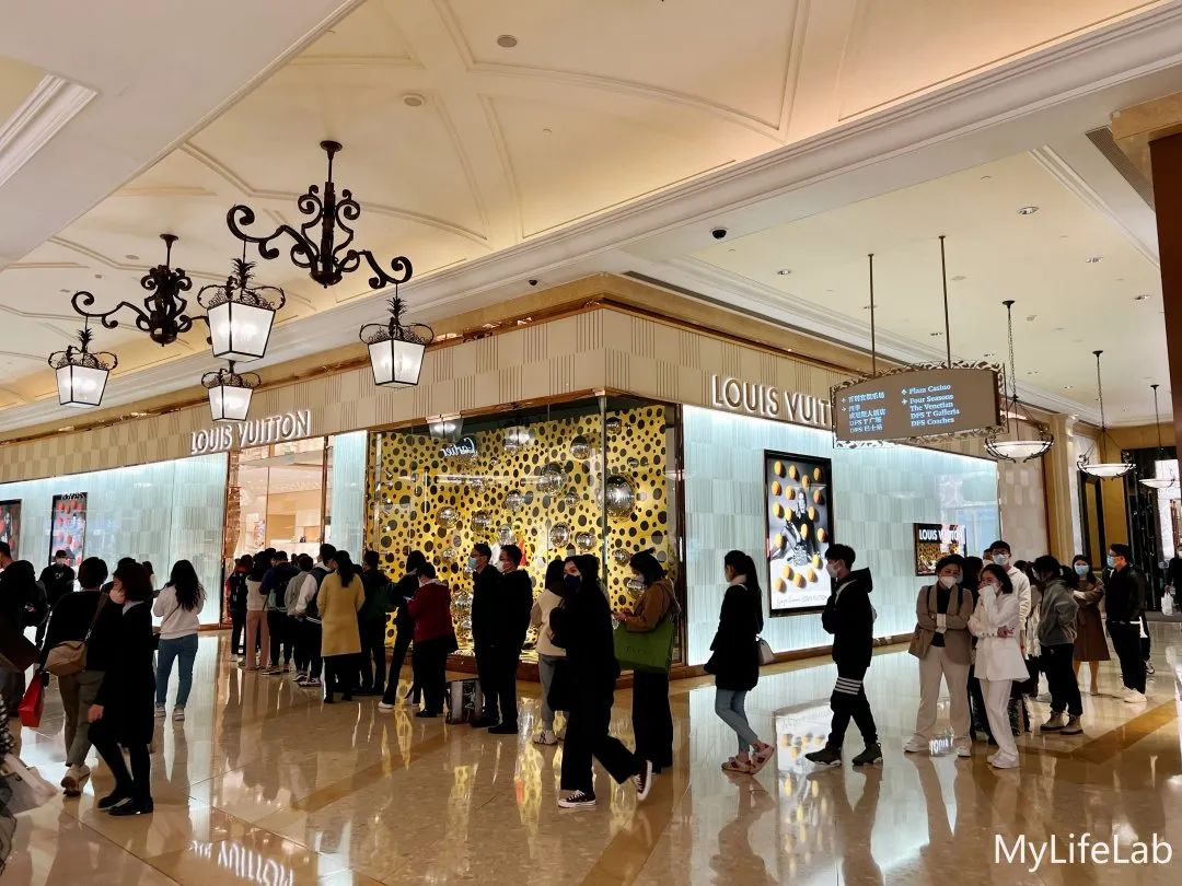 在3000+一晚的酒店吃泡面，澳门半日游耗尽电量...这个春节不一般