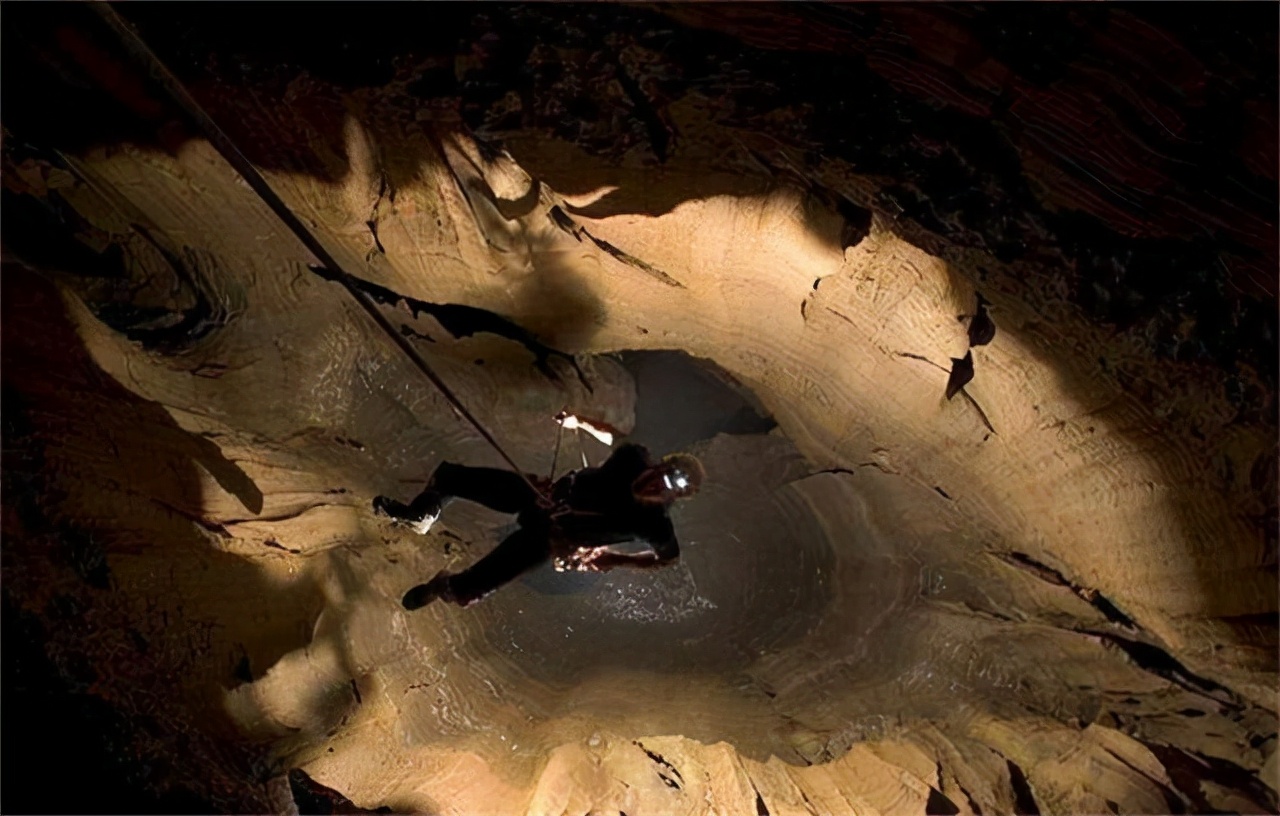 1964年，河南农民发现自家有一个“雪花洞”