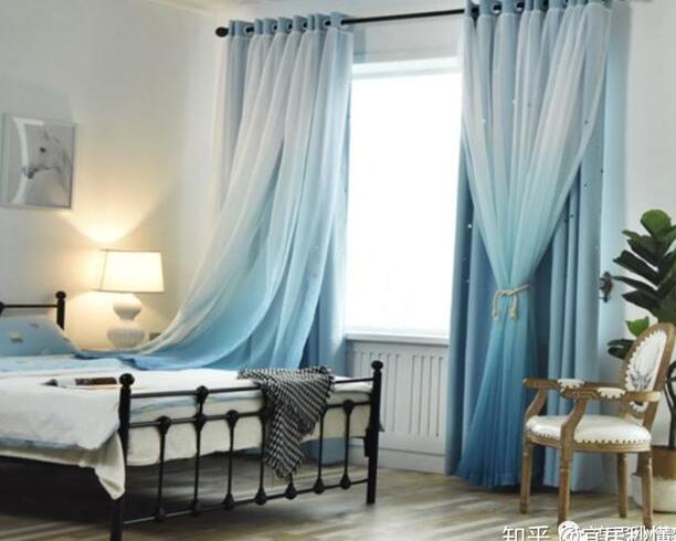 这4种窗帘既实用又美观你家有吗,窗帘是家居装饰不可或缺的一部分