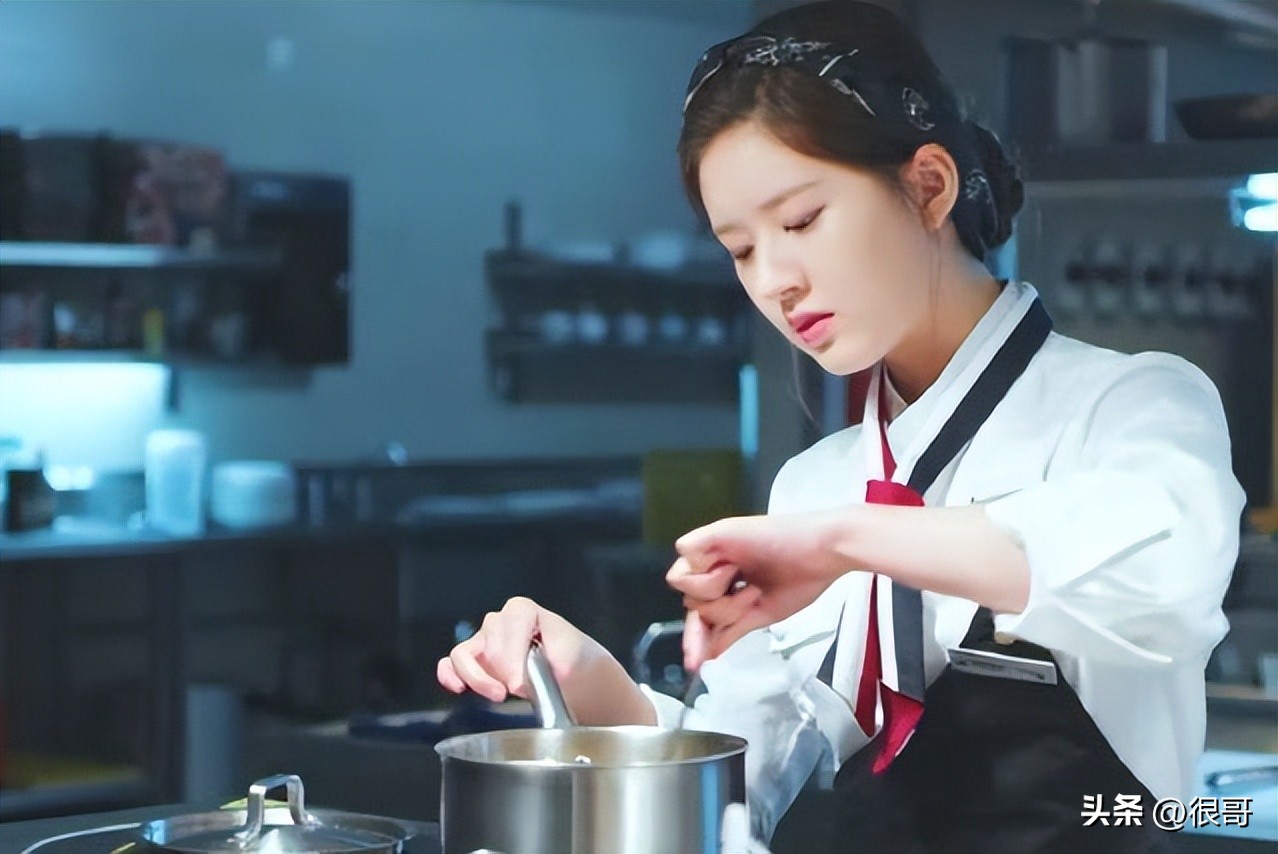 胡同赵露思侯明昊合照,胡同赵露思侯明昊路透