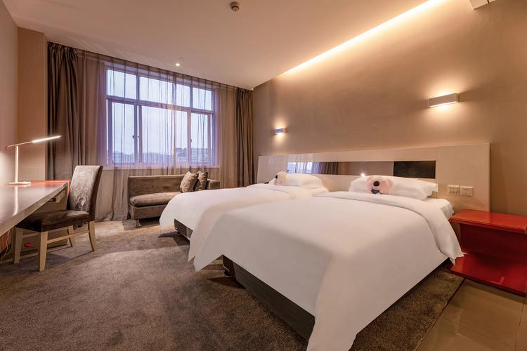 广东男子拍妻子*腥偷**视频发到群里，致妻子自杀，法院：不构成违法