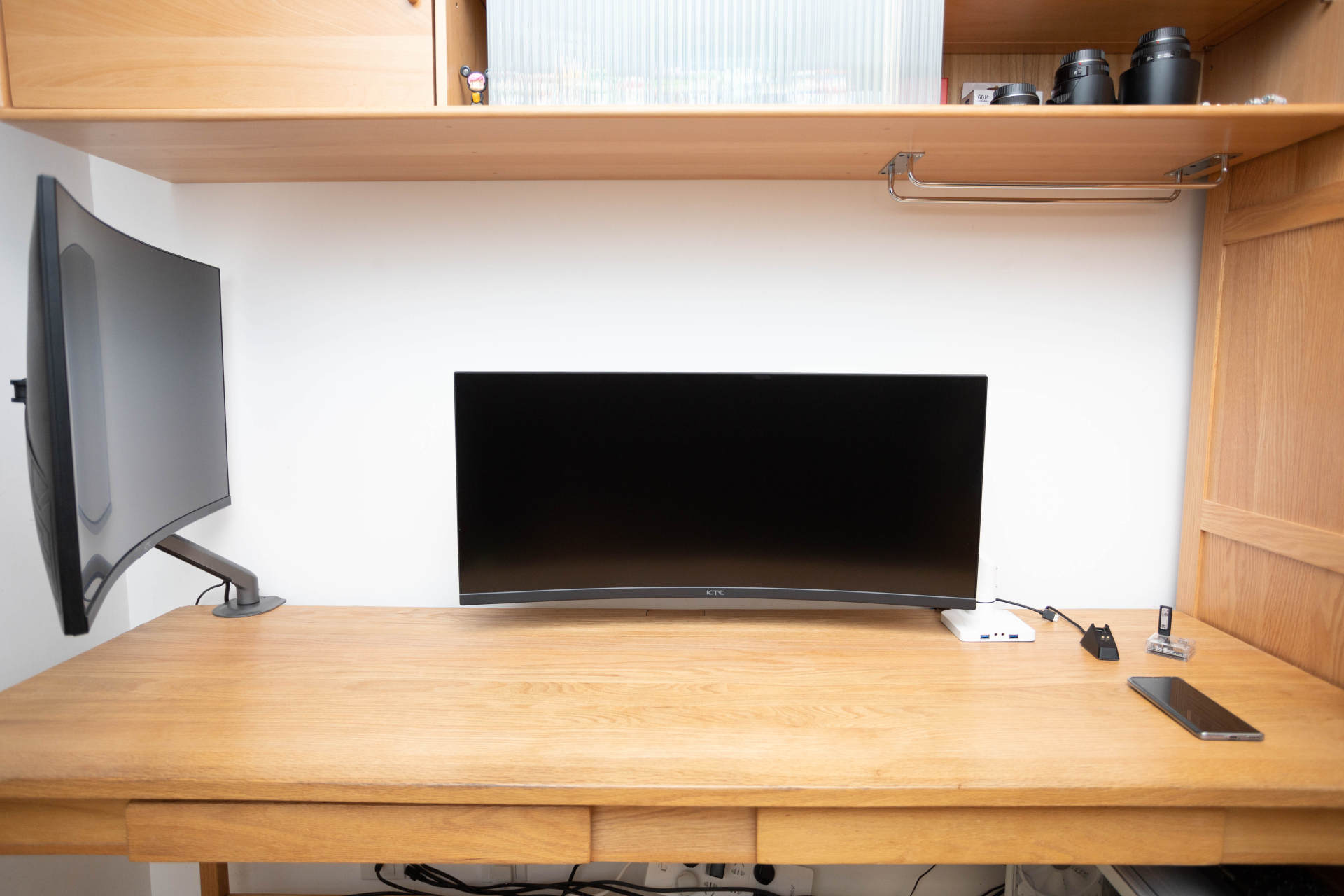 23.8英寸显示器桌面效果,桌面1.3米扩展显示器