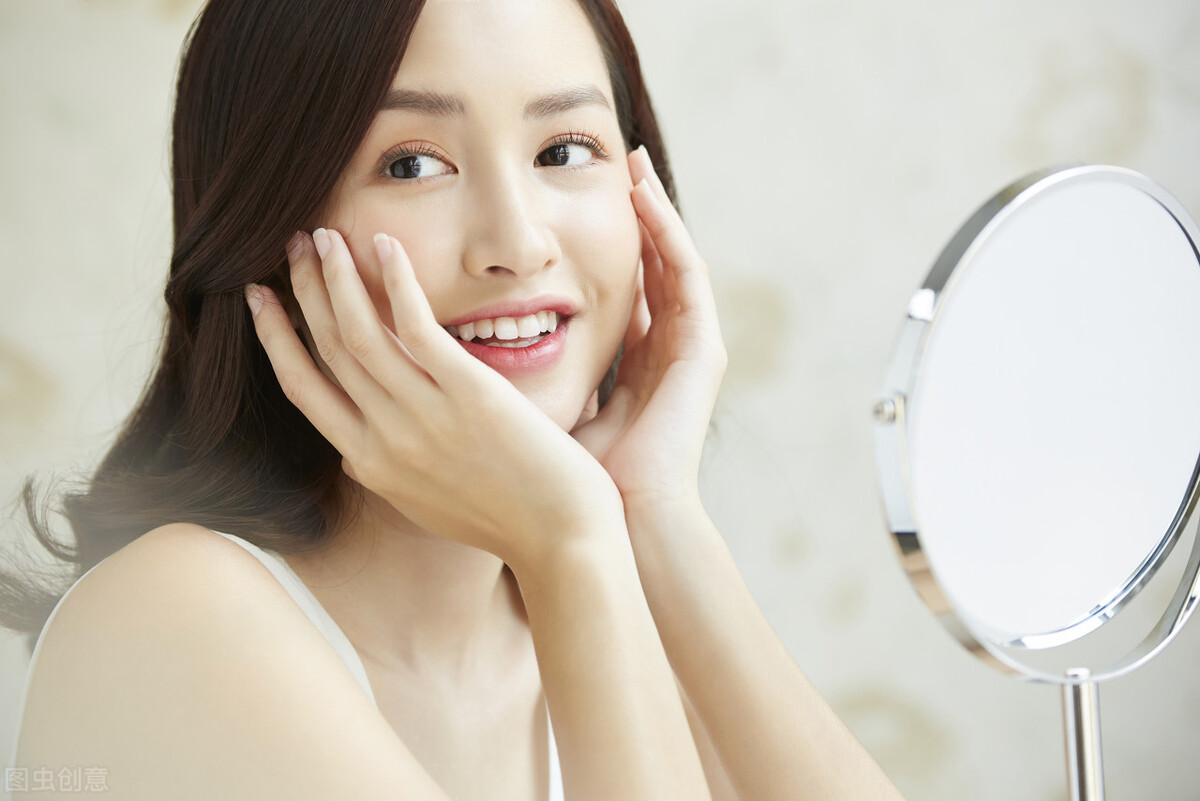 物业保安求爱女业主不成,高颜值女保安被业主追求