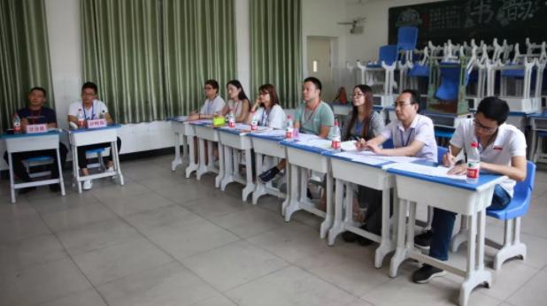 硕士生当幼儿园老师,专科生当幼儿老师的几率大吗