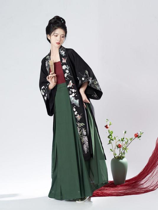 玲娜贝儿中秋汉服惹争议,适合玲娜贝儿穿的衣服