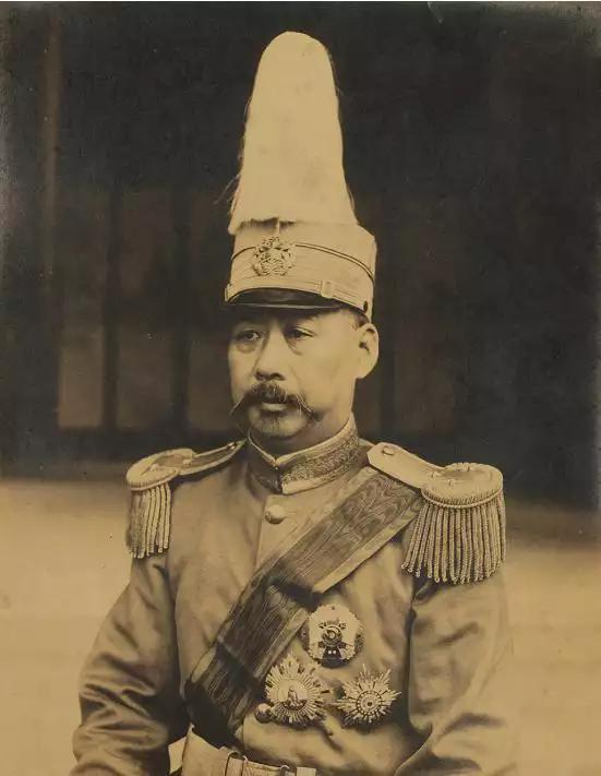 他曾是上海滩说一不二的黑帮大佬，却因为一次选择遗憾终身