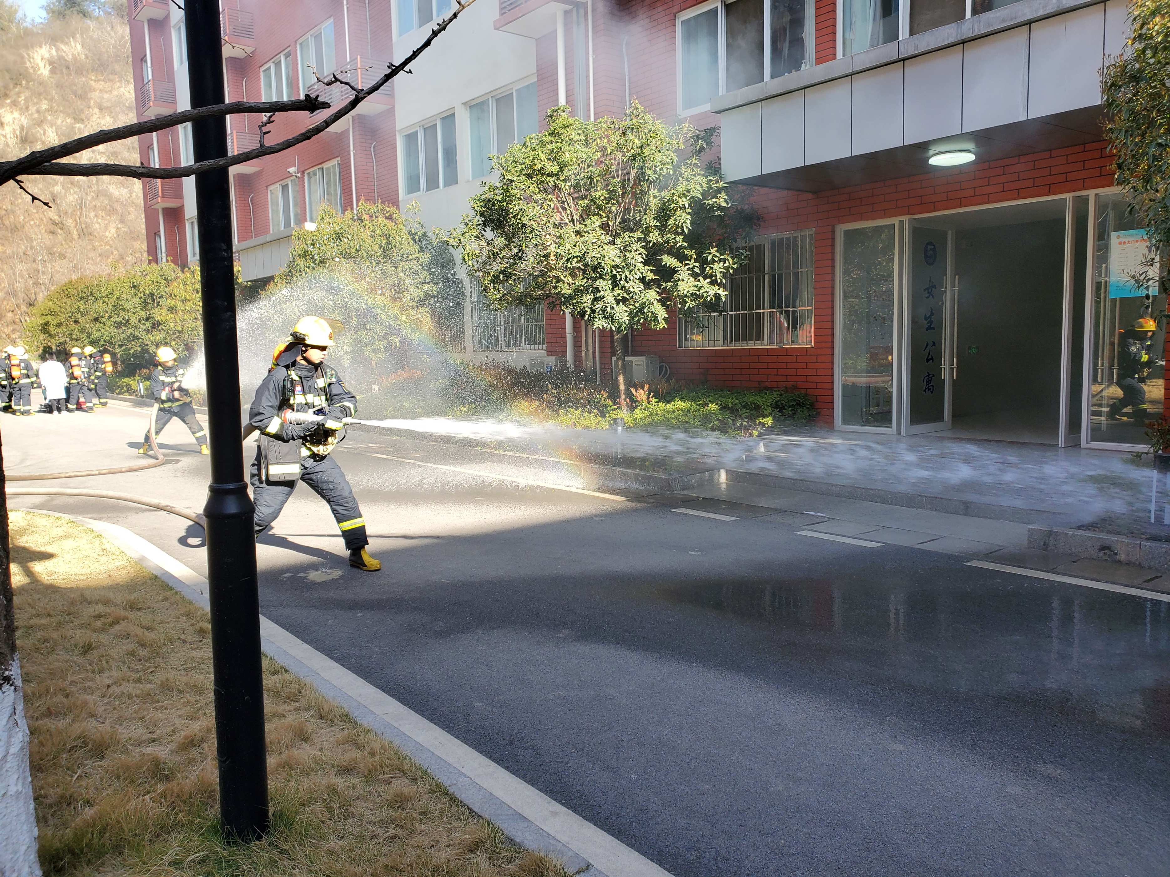 十堰市内应急演练,学校消防安全培训演练报道