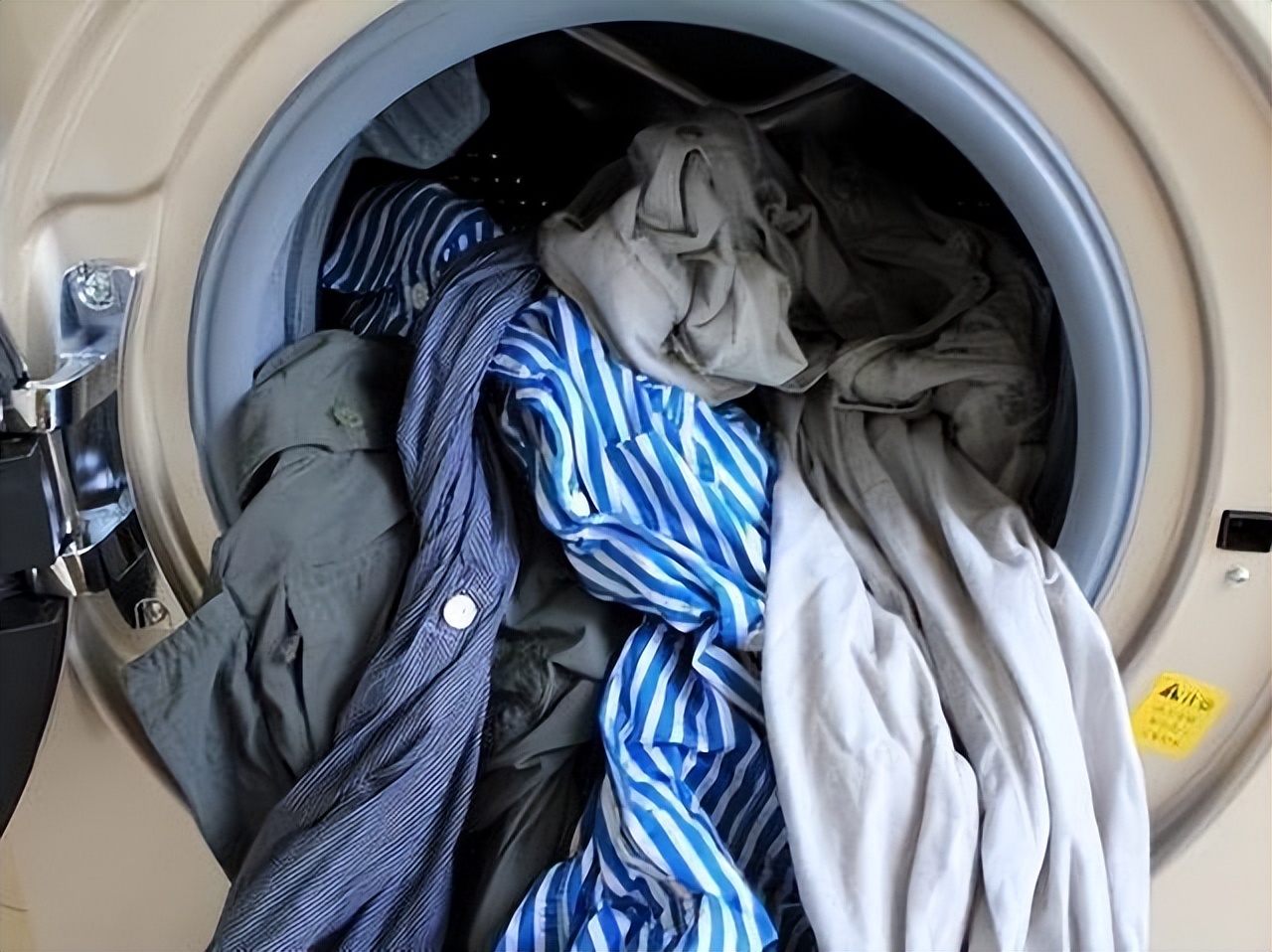 洗衣机洗出来衣服很多毛毛怎么办,洗衣机洗衣服很多毛毛粘在衣服上